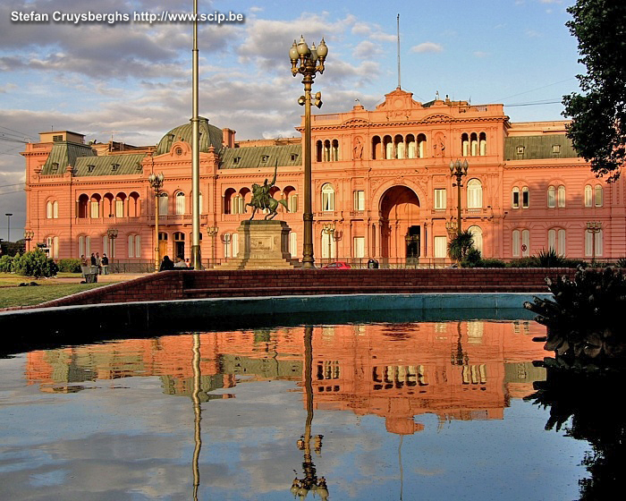 Buenos Aires - Casa Rosada Het Casa Rosada (Roze huis), noemt officieel Casa de Gobierno (gouverneurshuis) en het is gelegen op Plaza de Mayo in Buenos Aires. Het werd gebouwd in 1873. Stefan Cruysberghs